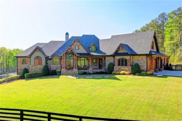 Luxurious Estate in Dacula, Perfect Blend of HighEnd Living and Equestrian Enthusiasm