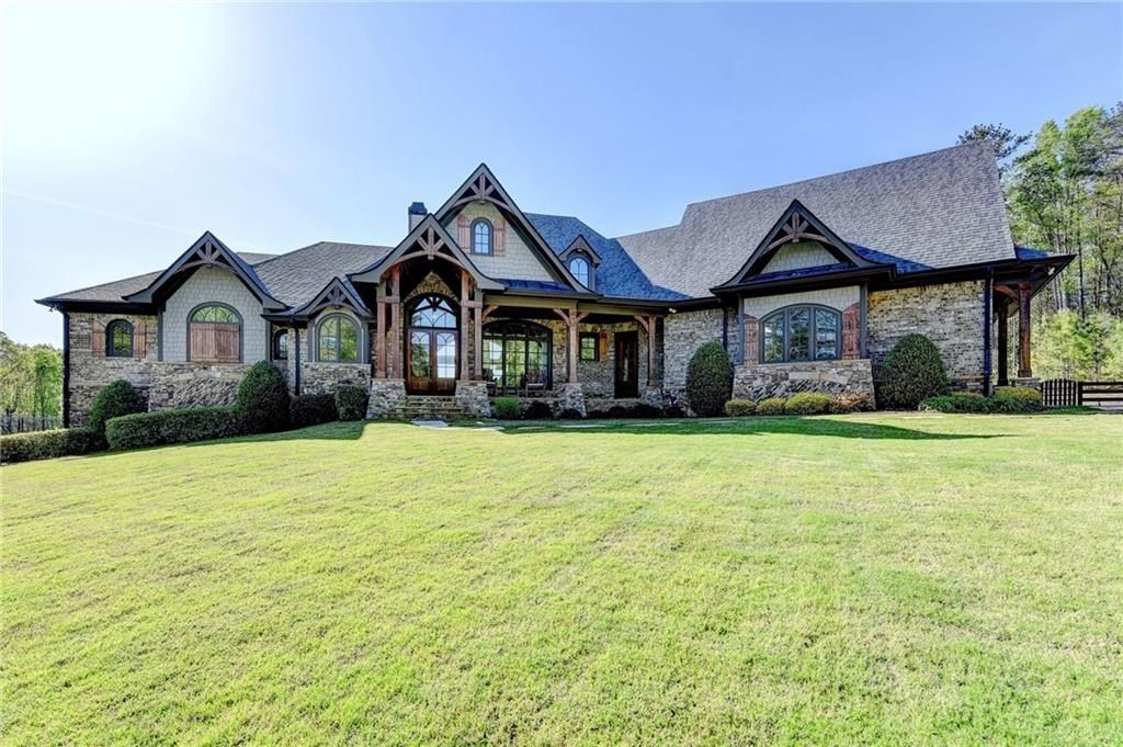 Luxurious Estate in Dacula, Georgia: Perfect Blend of High-End Living and Equestrian Enthusiasm Asking $5,999,999
