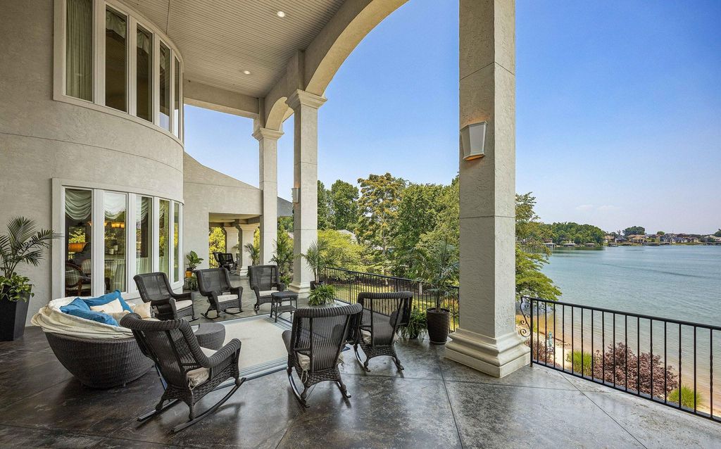 Luxurious Lakefront 'Italian Villa' Haven in Vonore, Tennessee: A Captivating Retreat Listed at $2.9M