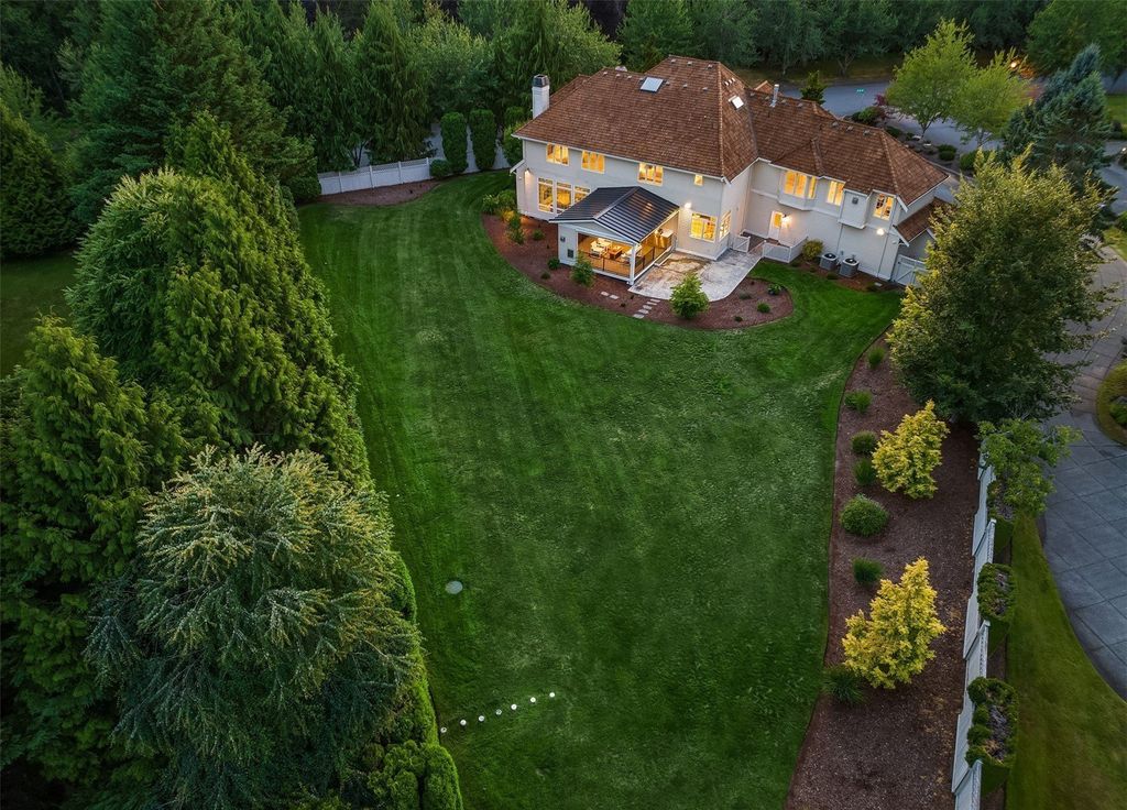 Luxurious Retreat in Woodinville, Washington: Exquisite Craftsmanship,  Elegant Finishes, and Extensive Millwork - Asking $3.298 Million