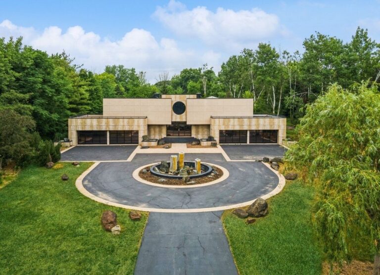 Luxurious and Secluded Estate on 26.2 Acres in Saint Charles, Illinois Listing for $2.99 Million