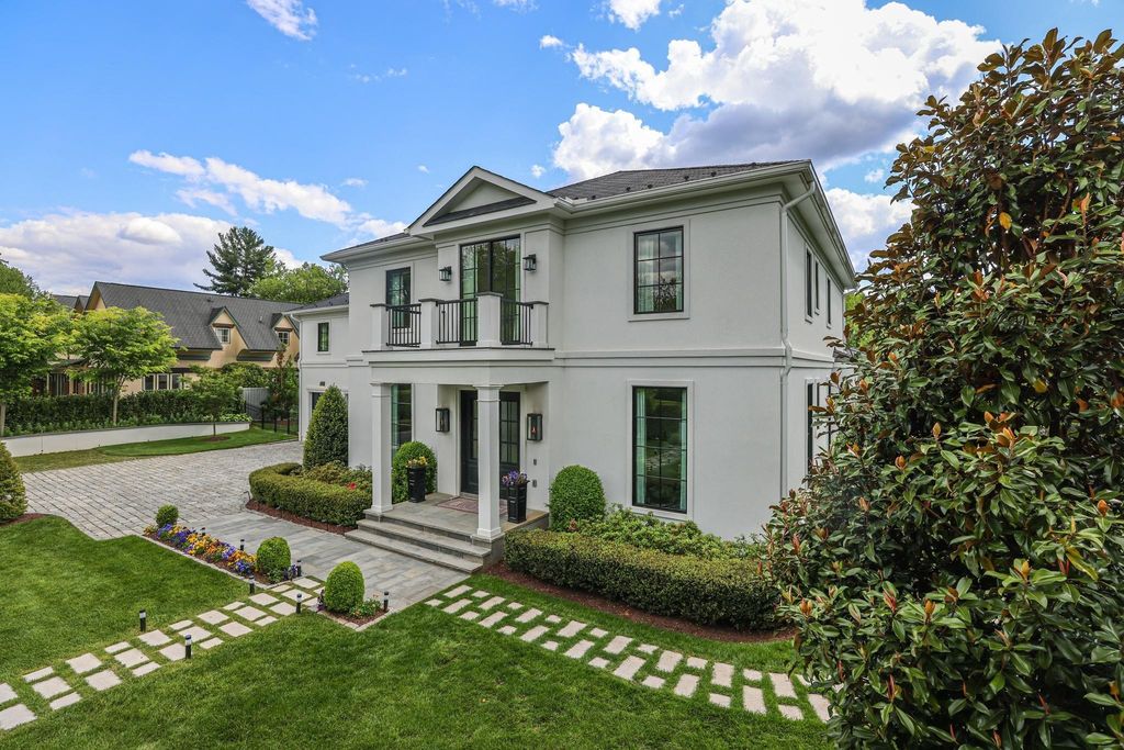 Modern Masterpiece in McLean, VA: The Epitome of Luxury Living Listed at $4.995 Million