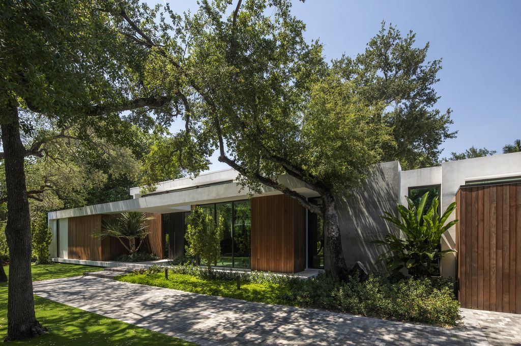 Oaks Residence nestled within oasis by SDH Studio Architecture + Design