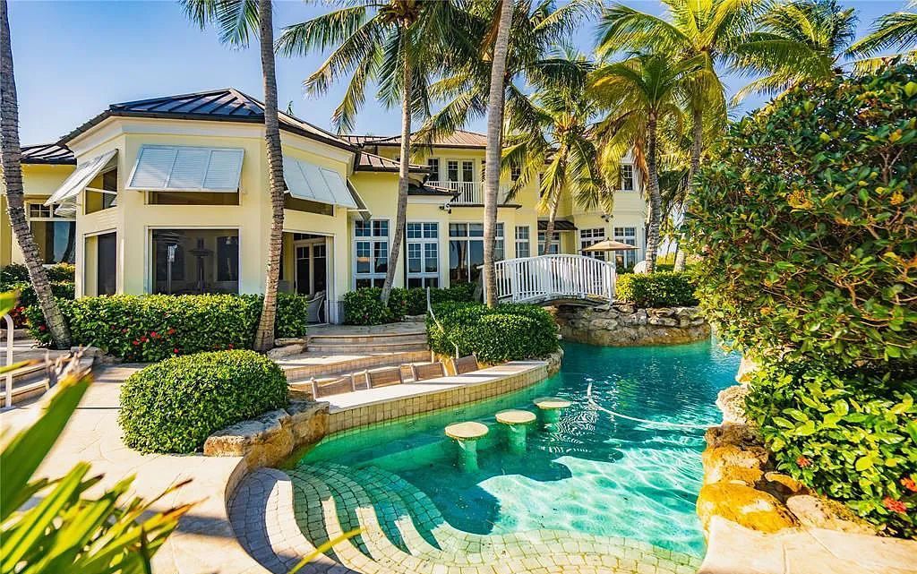 Discover the Florida Landmark Estate on Caps Island, a never-before-offered gem with 5 bedrooms, 6 bathrooms, and 7,796 square feet of luxury living on a 1.7-acre peninsula. Embrace the 889ft shoreline and breathtaking views of the Intracoastal Waterway & Lake Placid.