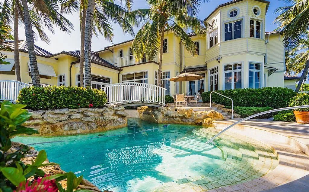 Discover the Florida Landmark Estate on Caps Island, a never-before-offered gem with 5 bedrooms, 6 bathrooms, and 7,796 square feet of luxury living on a 1.7-acre peninsula. Embrace the 889ft shoreline and breathtaking views of the Intracoastal Waterway & Lake Placid.