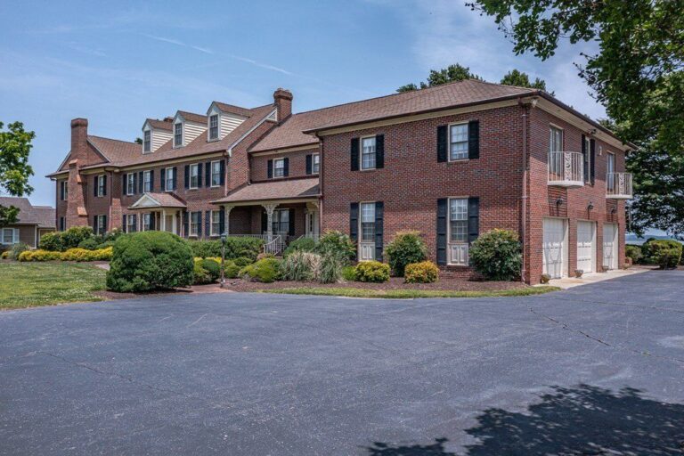 Riverfront Retreat in Tappahannock, Virginia Serene Luxury Living at