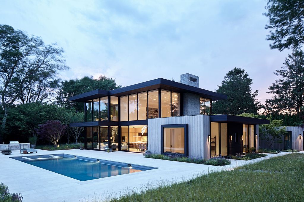 Southampton House Stands Out with Its Graceful Lines by Bradley Bayou