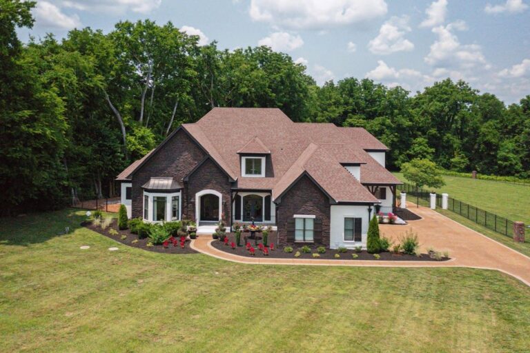 Spacious Tranquil Living in Franklin, Tennessee: 1.31-Acre Lot Home Available for $2,299,900