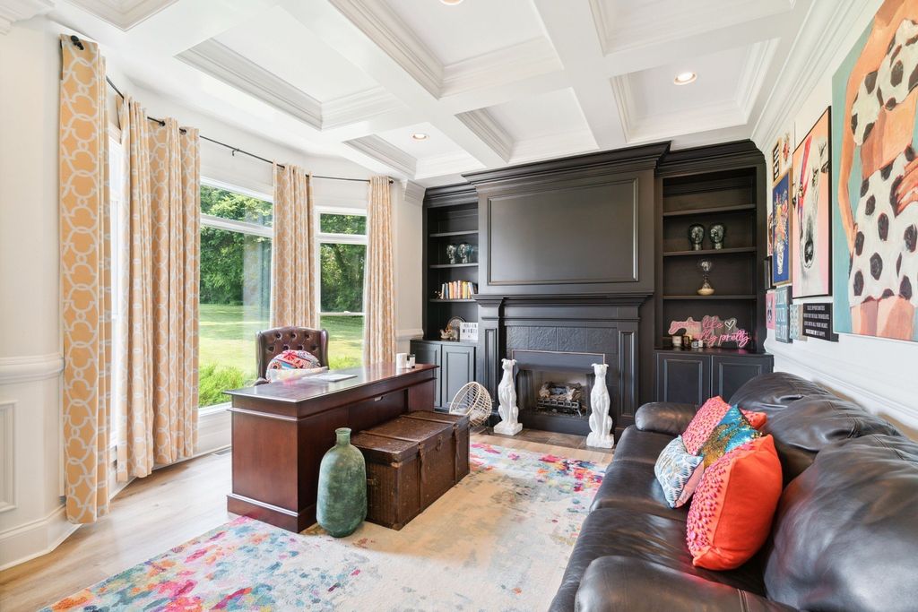 Spacious Tranquil Living in Franklin, Tennessee: 1.31-Acre Lot Home Available for $2,299,900