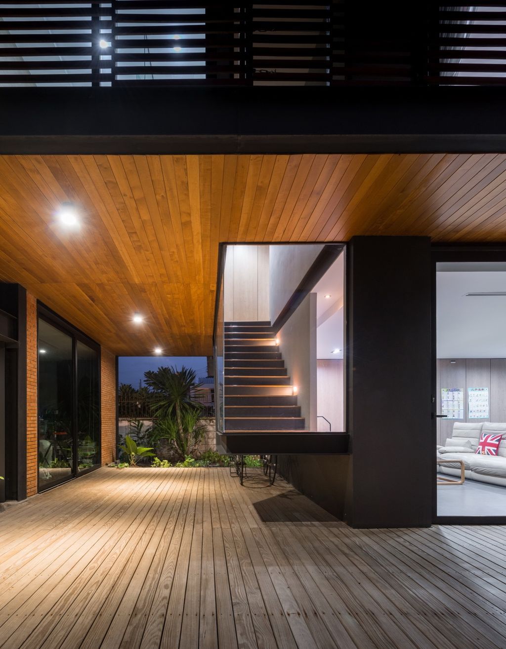 U38 House in Thailand focus on simplicity design & efficiency by OfficeAT
