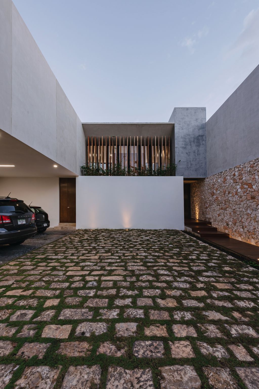 Winter House Features Harmonious interaction with the Exterior by LAAR