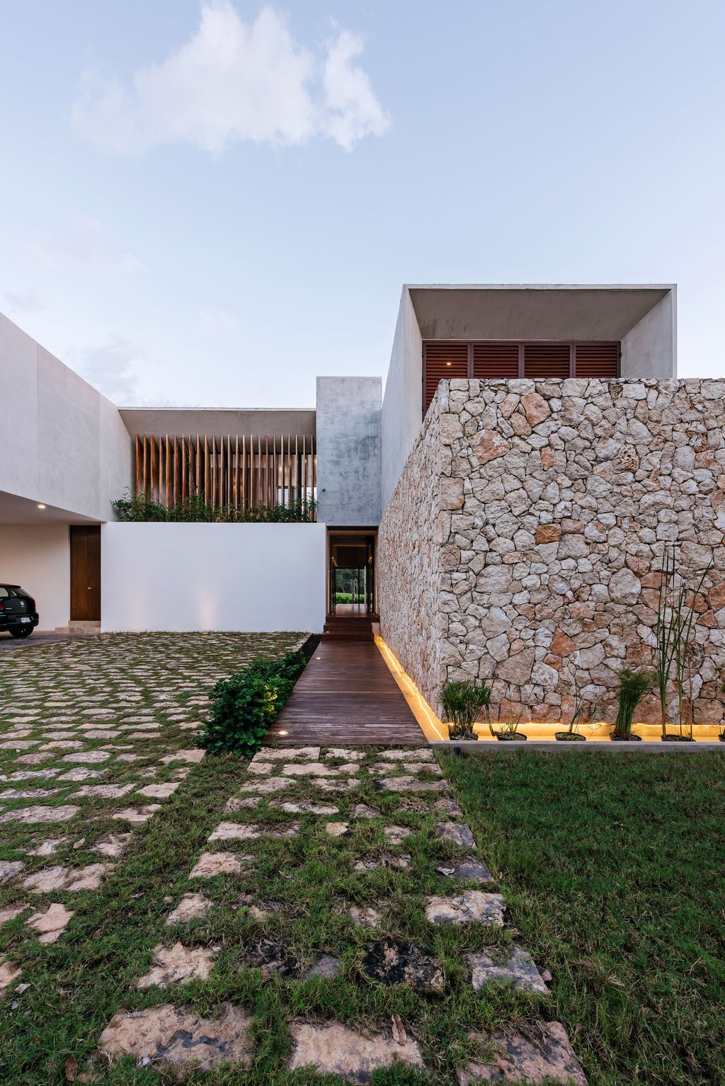 Winter House Features Harmonious interaction with the Exterior by LAAR