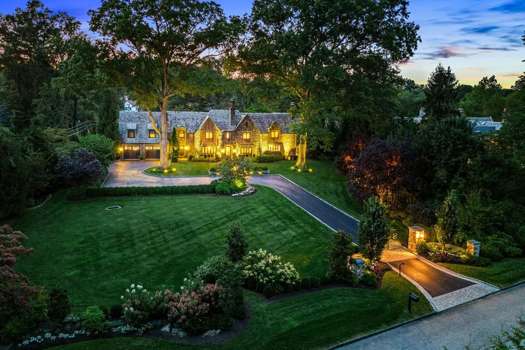 1 Blakeley Road Home in Haverford, Pennsylvania. Step into the elegance of the 1930s with this captivating residence nestled in the sought-after Merion Golf neighborhood. Meticulously renovated with sophistication, the home boasts beautiful materials, exquisite craftsmanship, and luminous designs throughout. 