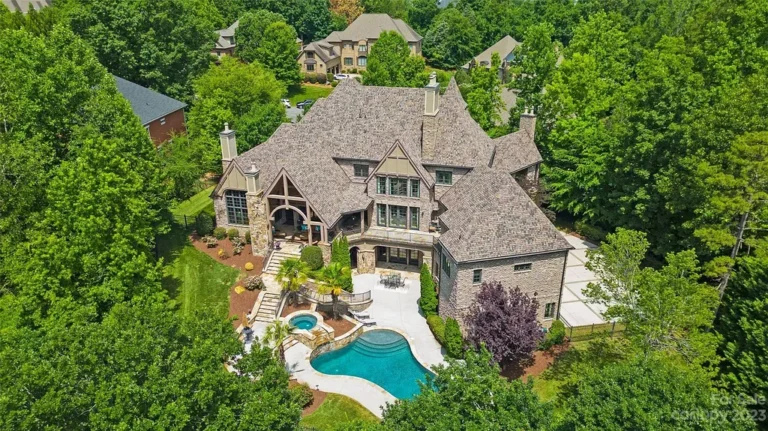 Breathtaking Estate with Entertainer’s Dream Indoor Outdoor Living in North Carolina