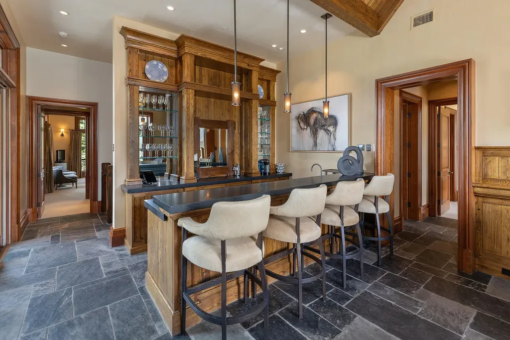 135 Hood Park Road Home in Telluride, Colorado. Explore the epitome of luxury living at Hood Park Manor, nestled on the slopes of Telluride Ski Resort in Mountain Village. This exceptional estate offers impeccable quality, meticulous design, and unmatched attention to detail. 