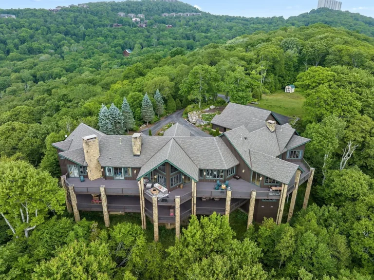 Breathtaking Mountain Estate in Linville Ridge Gated Community in Linville, North Carolina for $4,600,000
