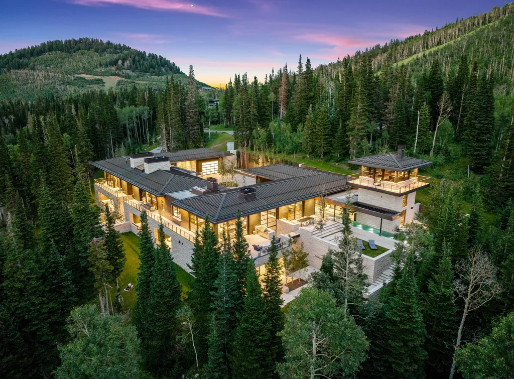253 White Pine Canyon Road Home in Park City, Utah. Explore the unparalleled luxury of ''Monitor's Rest'', winner of the prestigious Robb Report Best of the Best award for 'Best Amenities'. Situated in the exclusive enclave of The Colony at White Pine Canyon, this ski-in/ski-out mountain masterpiece offers 5 acres of modern luxury. 