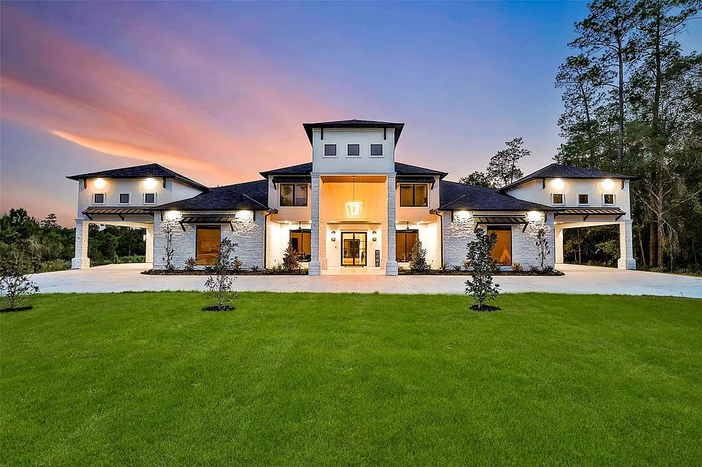 Envision Elevated Living Captivating 9Bed Waterfront Home in Spring