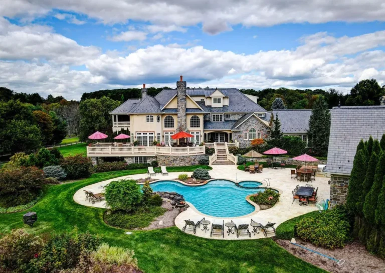 Grand Manor of Luxury Living: An Extravagant Retreat for Elegance in Malvern, Pennsylvania