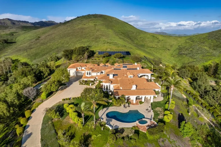 Stunning Hilltop Estate with Panoramic Views in North Ranch Country Club Estates, California for $5,995,000
