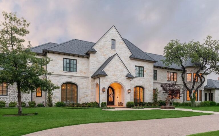 Exquisite Haven: Opulent 5-Bed Home in Dallas with Pool, Gourmet Kitchen and More