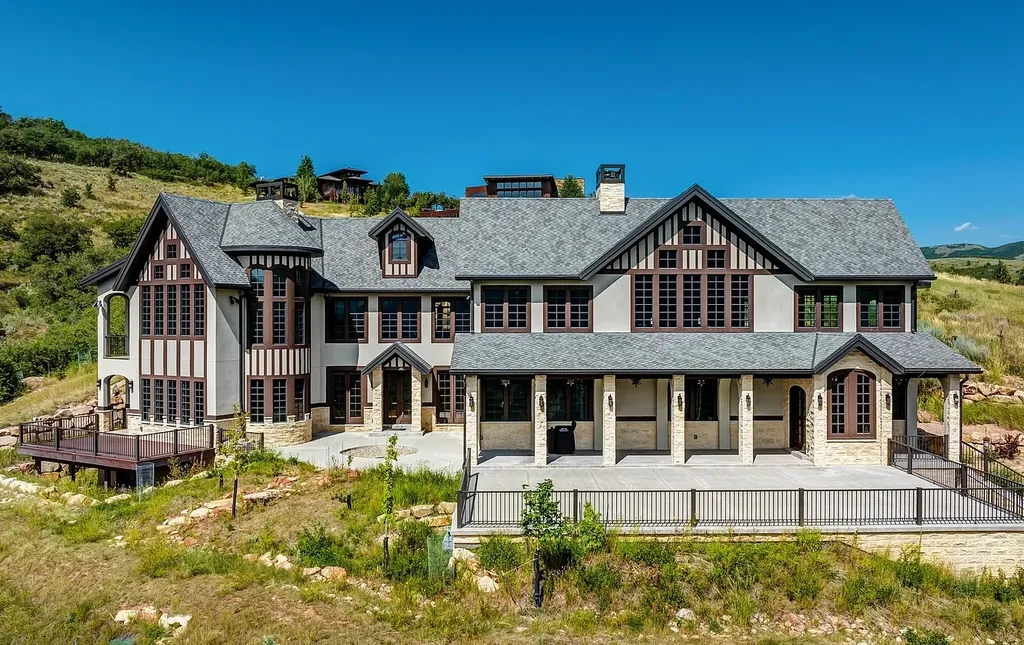 6153 E Last Monument Circle N Home in Salt Lake City, Utah. Experience unparalleled luxury in this one-of-a-kind custom home boasting exquisite high-end finishes, unobstructed mountain views, and a range of exceptional amenities.