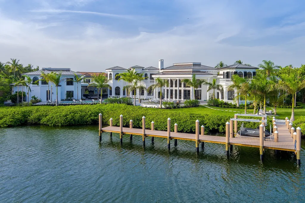 6440 SE Harbor Circle Home in Stuart, Florida. Discover unparalleled luxury living in this iconic waterfront property, a true treasure of the Treasure Coast. Situated within the prestigious guard-gated community of Sailfish Point, this home is perched on an exquisite waterfront lot with easy ocean access and breathtaking views.