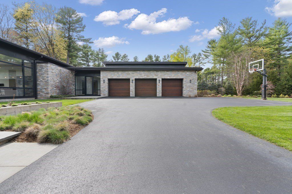 $8.45 Million Luxury Home in Weston, Massachusetts: Seamless Indoor-Outdoor Living Amidst Picturesque Landscaping