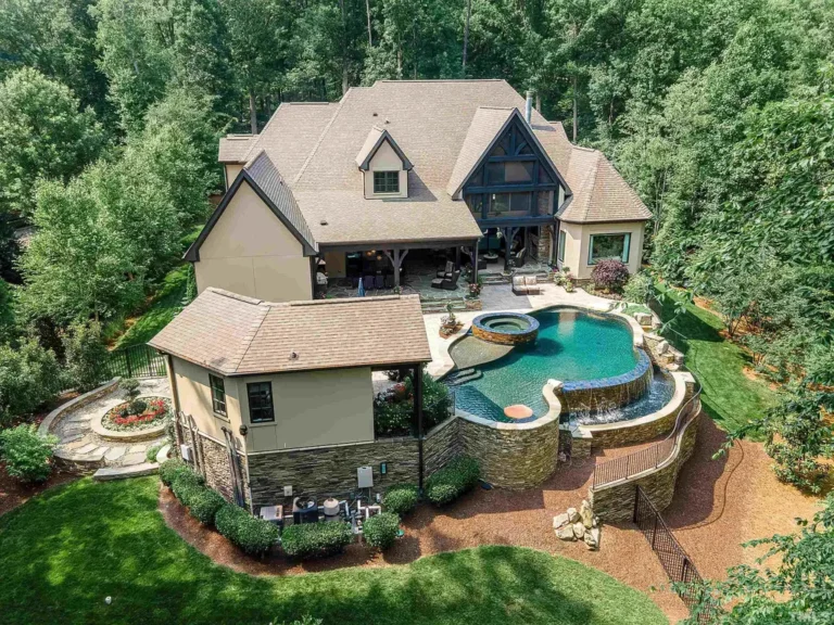 This Exceptional Home offers The Perfect Blend of Comfort and Elegance in North Carolina