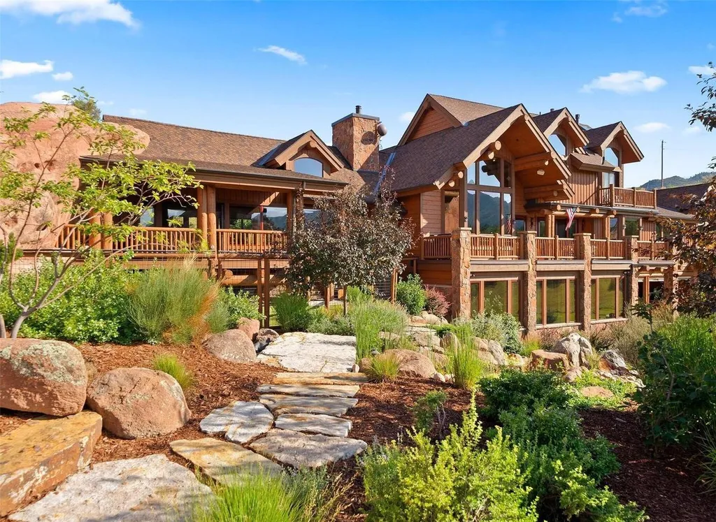 9411 South Cougar Road Home in Littleton, Colorado. Discover a breathtaking masterpiece nestled in the foothills west of Denver, where traditional log home style meets the awe-inspiring red rock landscape. This 8,500-square-foot estate seamlessly blends into its surroundings, with hand-peeled logs, reclaimed barnwood flooring, and modern elements. 