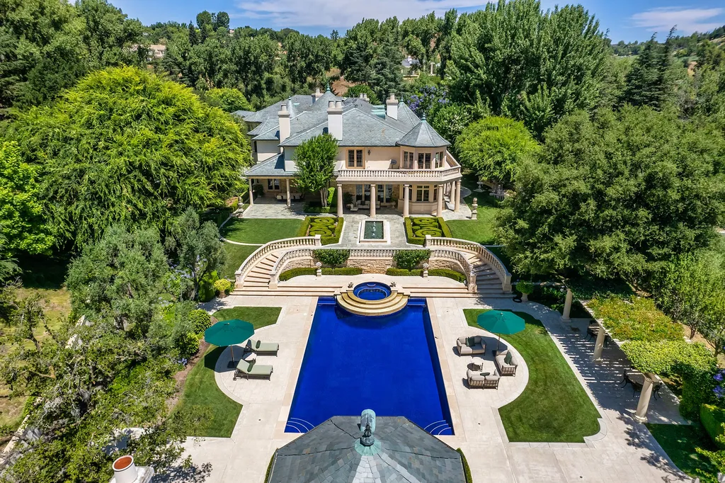 997 Brook Meadow Court Home in Westlake Village, California. Experience the epitome of luxury in this French country masterpiece located in the prestigious North Ranch Country Club Estates. Designed by renowned architect Ron Firestone, this iconic estate features a grand entry, theater, elevator, formal dining, bonus room, wine cellar, and a stunning primary suite. 
