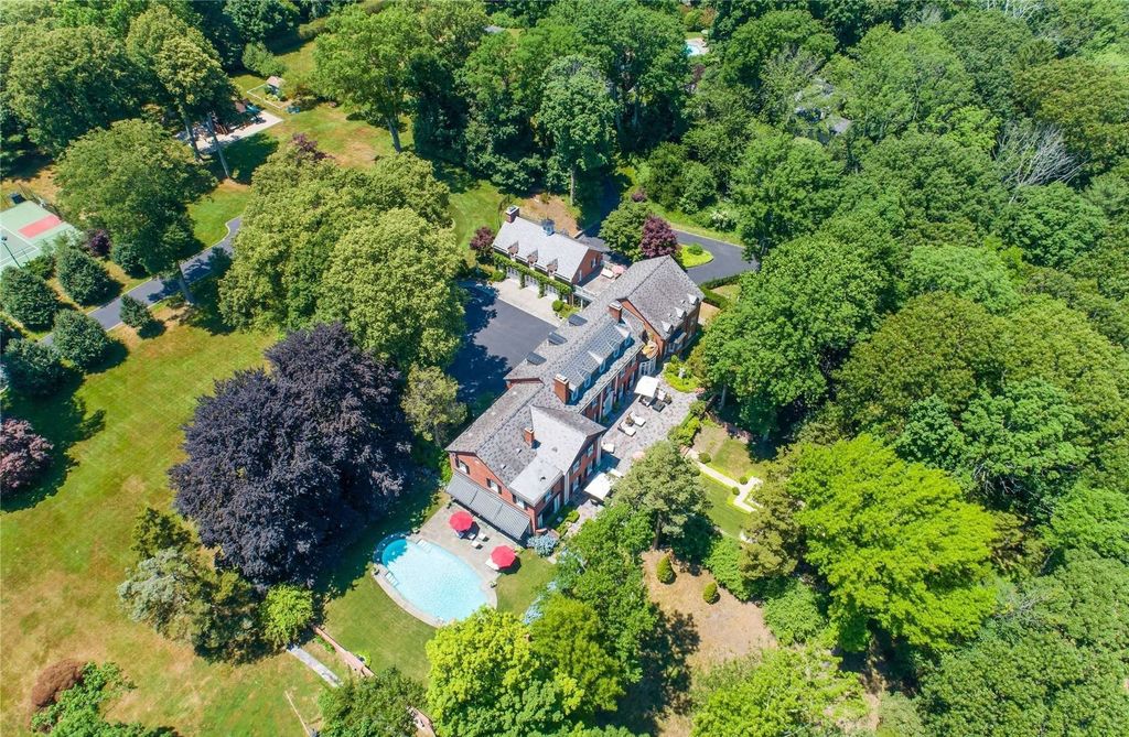 A Magnificent Historic Estate with Modern Amenities in Muttontown, New York, Offered at $8.849 Million