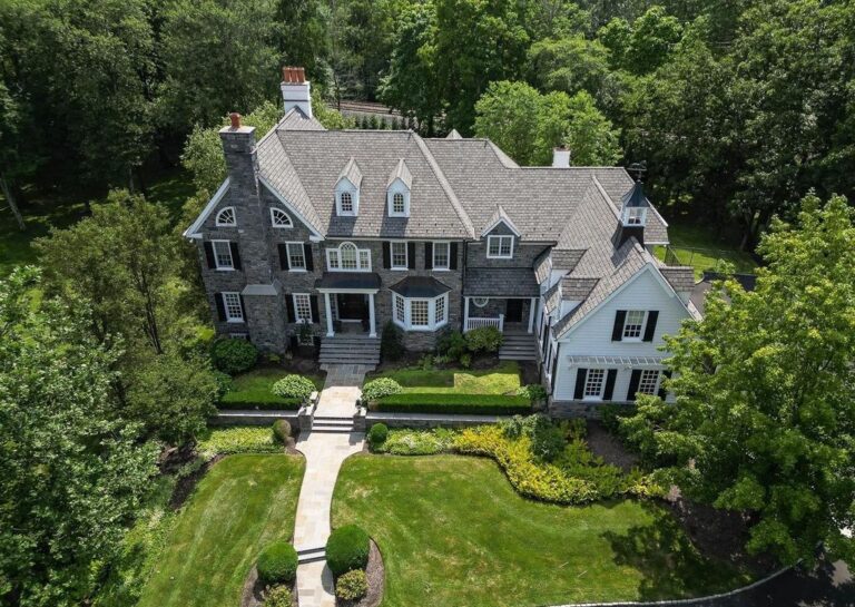 Captivating $2.65 Million Lower Gwynedd, Pennsylvania Residence: A Perfect Example of Elegance in Exquisite Landscaped Surroundings