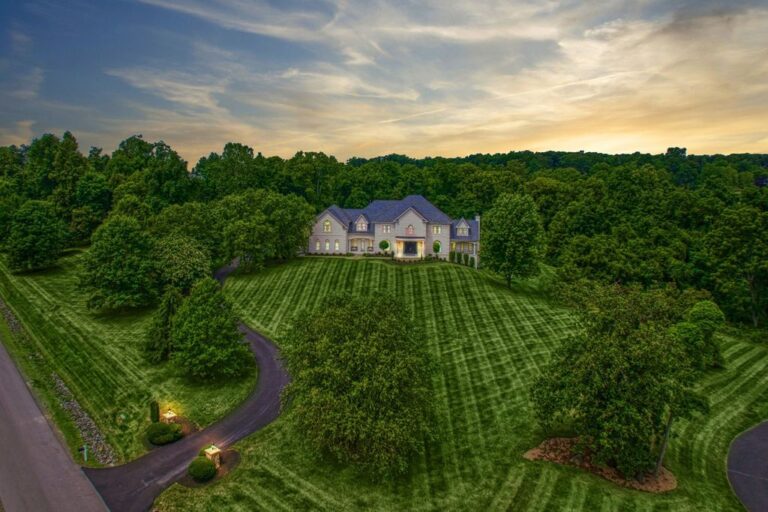 Captivating Regal Retreat: Exquisite Home with Lush Grounds in Leesburg’s Beacon Hill, Virginia – Asking Price $3.1 Million