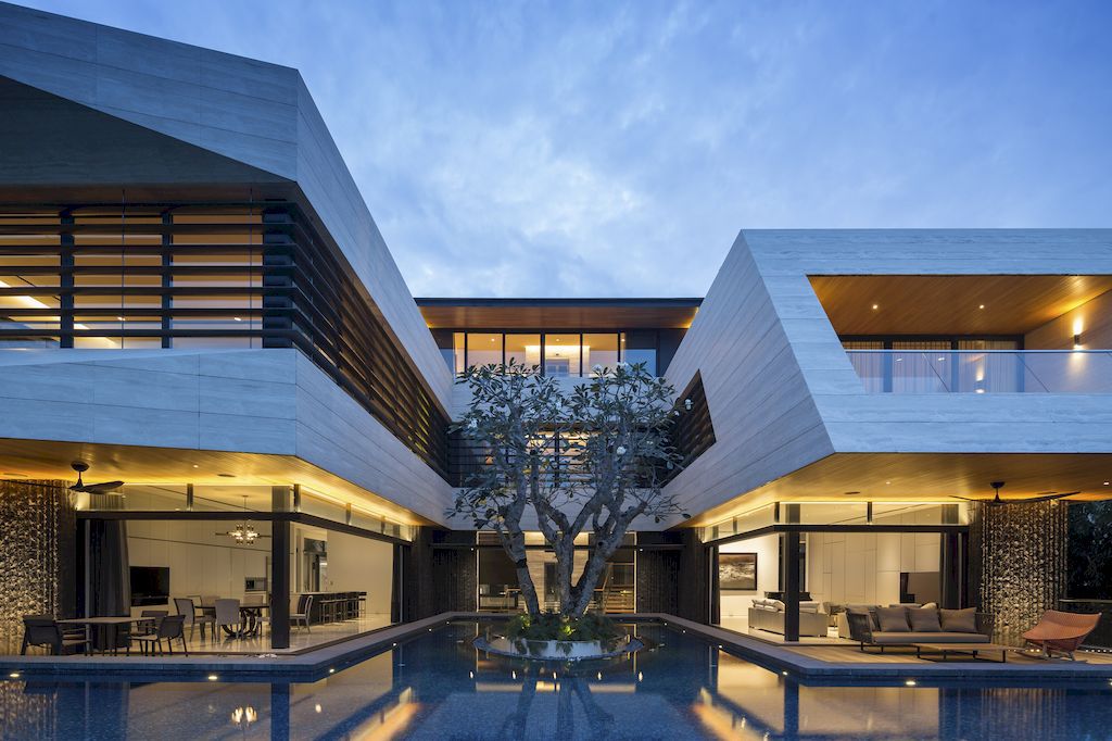 Forever House with impressive shape by Wallflower Architecture + Design