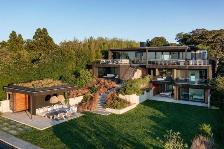 Hither Hills House with Green Roof Cover by Robert Young Architects