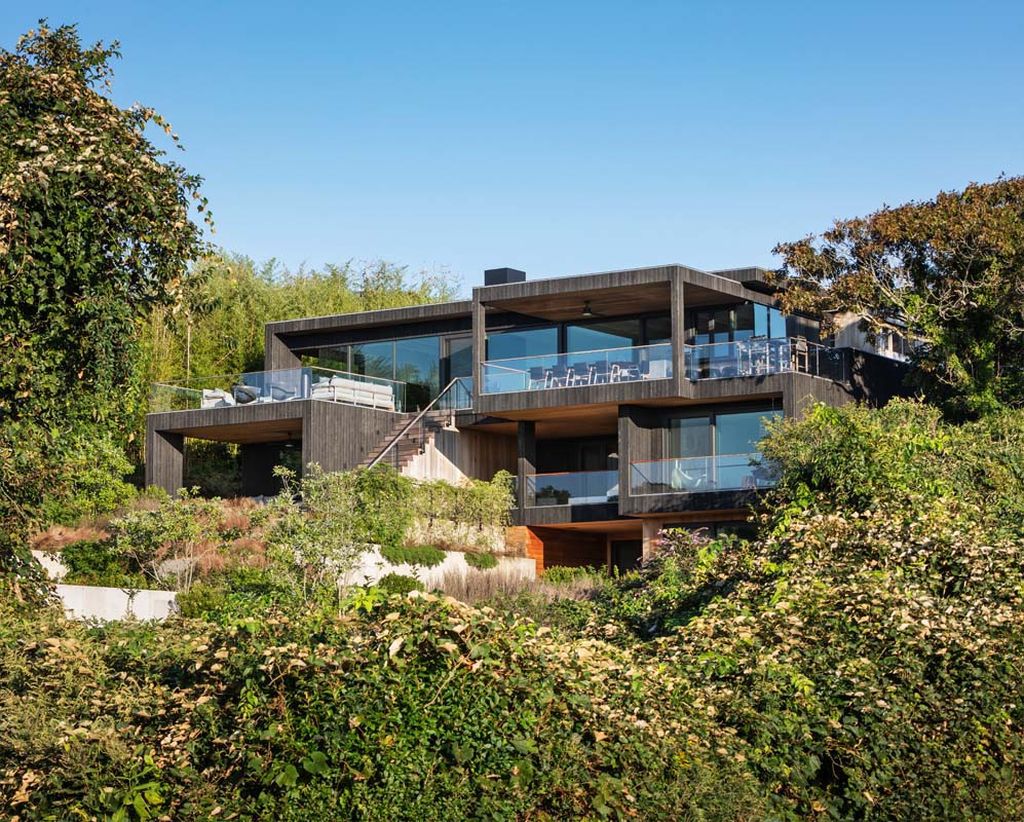 Hither Hills House with Green Roof Cover by Robert Young Architects