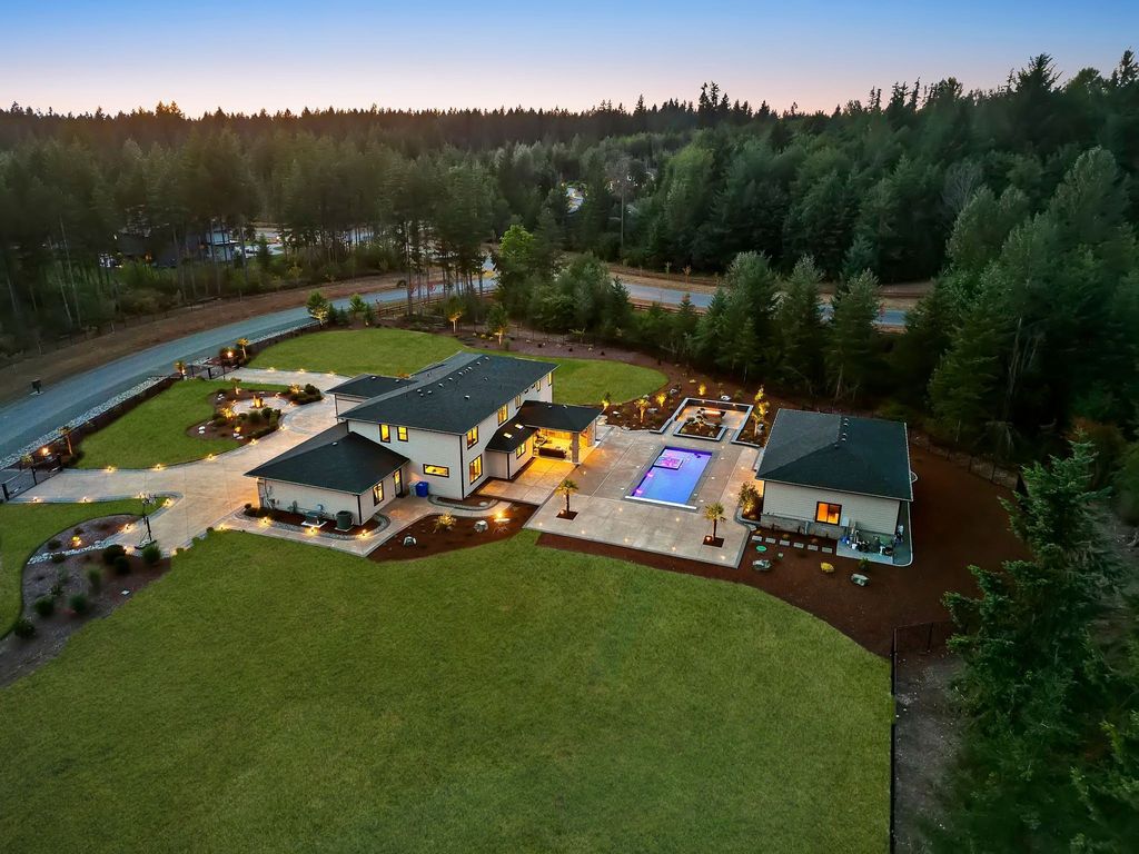 Home in Auburn, Washington Offered at $3.199 Million: A Seamless Blend of Contemporary Design and Ultimate Elegance