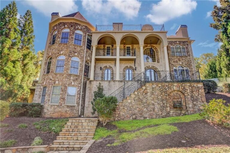 Luxurious $3 Million Estate in Roswell, Georgia: An Entertainer’s Masterpiece with Dreamlike Amenities