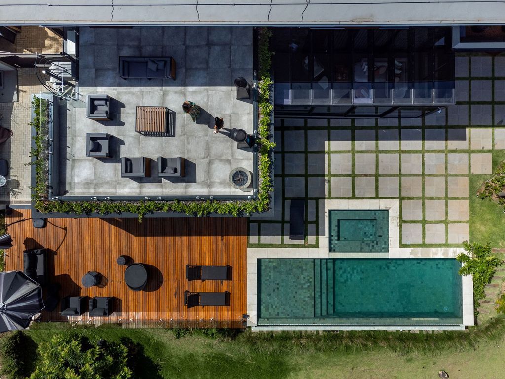 RL House, a Perfect Contemporary Retreat by Karina Pontes Arquitetura