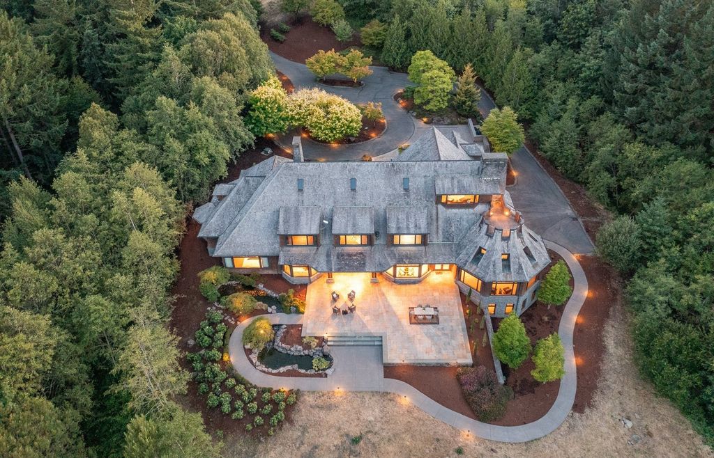 Secluded Elegance: $4.98 Million Portland, Oregon Estate Epitomizes Incomparable Retreat-Style Living