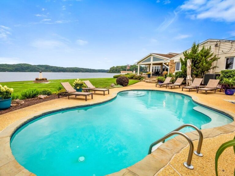 Severn River Landmark 3.75 Million Entertainer's Paradise in