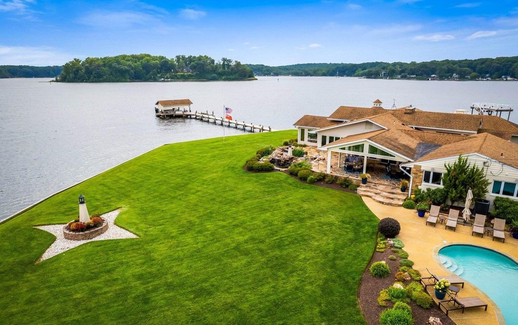 Severn River Landmark: $3.75 Million Entertainer's Paradise in Crownsville, Maryland Waterfront Estate