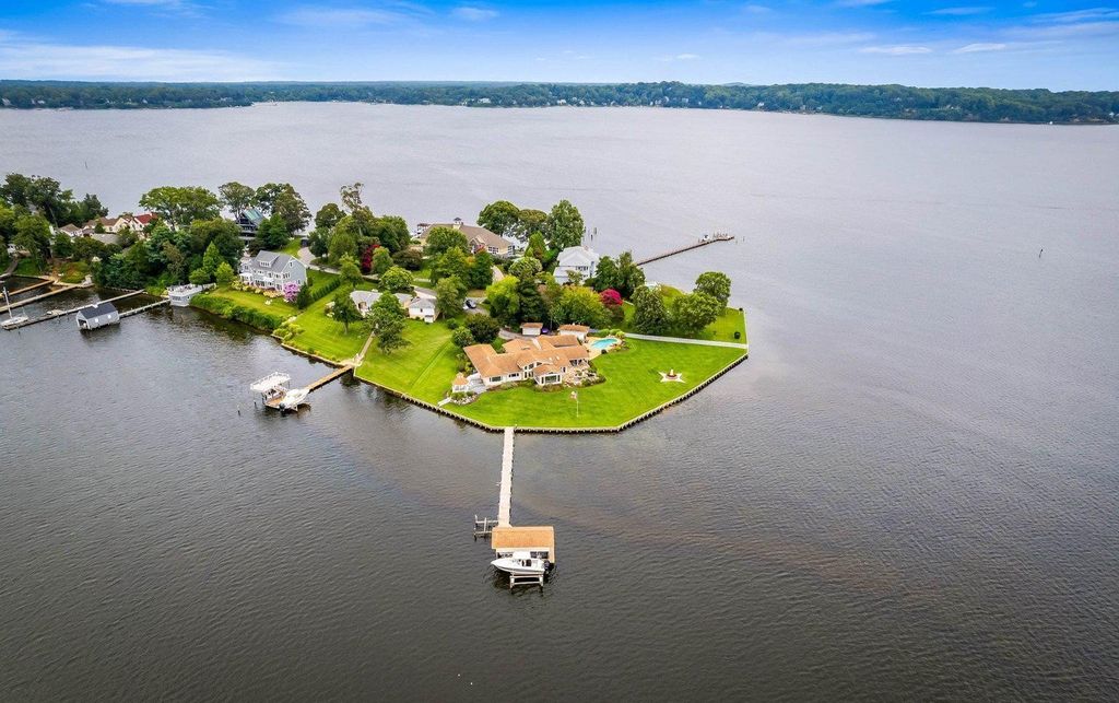 Severn River Landmark: $3.75 Million Entertainer's Paradise in Crownsville, Maryland Waterfront Estate