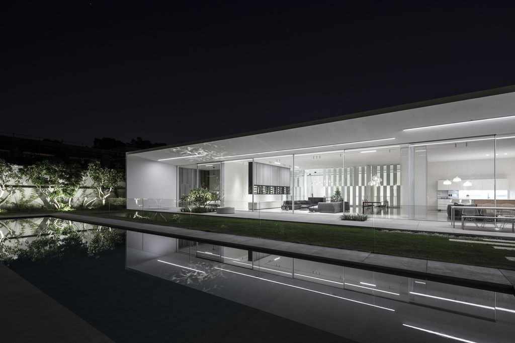 Split House, an Impressive Project in Israel by Pitsou Kedem Architects