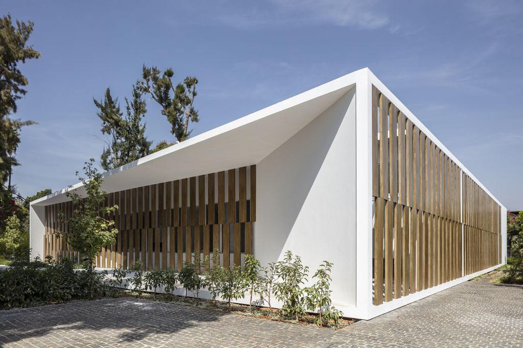 Split House, an Impressive Project in Israel by Pitsou Kedem Architects