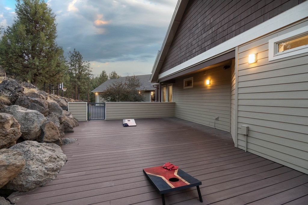 Unveiling Bend, Oregon's Exquisite $2.25 Million Home - A Modern Masterpiece of Contemporary Living