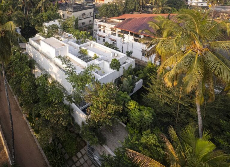 Veiled House in India by Gaurav Roy Choudhury Architects GRCA