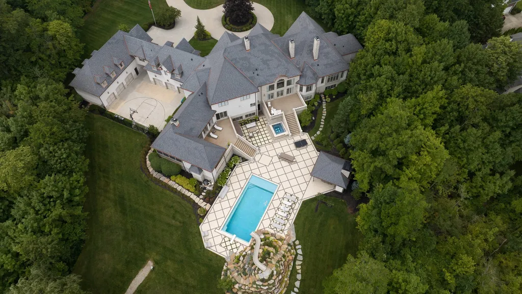 11101 Hawthorn Ridge Home in Fishers, Indiana. Explore the breathtaking elegance of 11101 Hawthorn Ridge, a custom-designed estate in Hamilton Proper. Nestled on over 6 acres of meticulously landscaped grounds, this gated residence offers unparalleled privacy and sophistication.