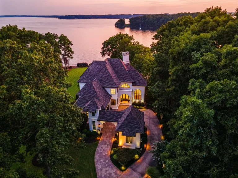 Luxurious Lakefront Living in The Peninsula: A Lake Norman Paradise for Sale at $5,400,000
